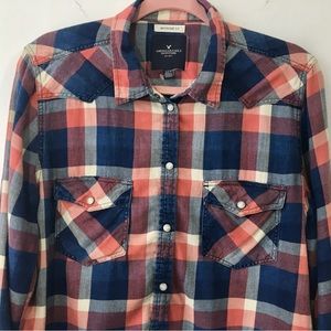 American Eagle boyfriend fit long sleeve shirt. Bottom down.